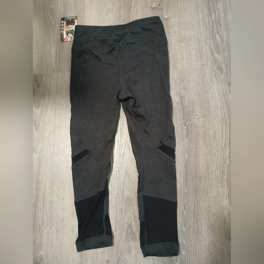 Avia Womens Fashion Capri. Black Small Moisture Wicking, Spandex,interior Pocket